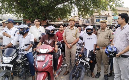 हादसों पर ब्रेक लगाने उतरी पुलिस; उदयपुरवाटी घूमचक्कर पर बांटे 50 हेलमेट,