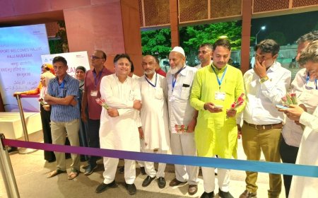 जयपुर एयरपोर्ट पर हज यात्रियों की पहली फ्लाइट का भव्य स्वागत, 428 हाजी लौटे स्वदेश