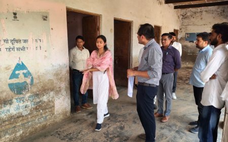 जिला कलेक्टर डॉ. अर्तिका शुक्ला का रामगढ़ दौरा; अनुपयोगी स्कूल में बनेगी आधुनिक लाइब्रेरी और पार्क