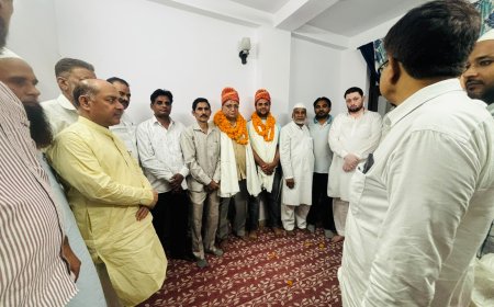 दिल्ली होटल अग्निकांड: जान पर खेलकर पिता-पुत्र ने बचाई 15 जिंदगियाँ, मंसूरी समाज ने किया सम्मानित, सरकार से राष्ट्रीय पुरस्कार देने की उठी मांग