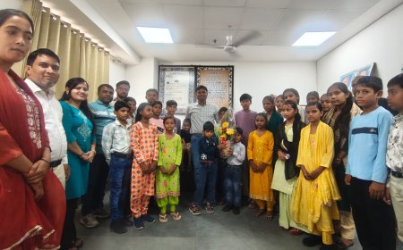 विश्व बाल श्रम निषेध दिवस पर अलवर मिनी सचिवालय में बच्चों का अधिकारियों से संवाद