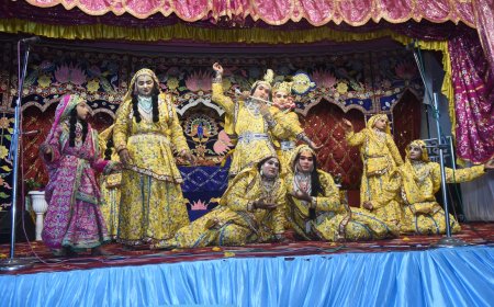 विश्वकल्याण की कामना से महायज्ञ में आहुतियां,कान्हा द्वारा माखन चोरी प्रसंग की भावपूर्ण प्रस्तुति