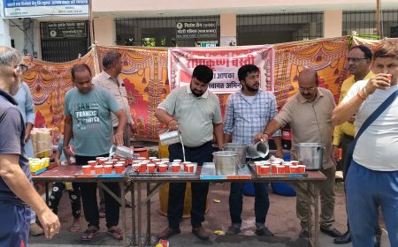पुरुषोत्तम मास पर सेवा का संकल्प: राधा कृष्ण बस्ती द्वारा 500 लीटर शीतल छाछ का वितरण