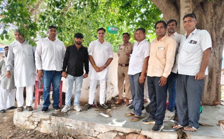 आदर्श एजुकेशन संस्थान एनजीओ ने बांधे 350 परिंडे, बेजुबान पक्षियों के संरक्षण का दिया संदेश