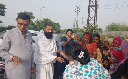 निम्बार्क आश्रम में 501 जरूरतमंद महिलाओं को साड़ियों का वितरण; मानवता की सेवा ही ईश्वर की सच्ची उपासना: महंत मोहनशरण शास्त्री