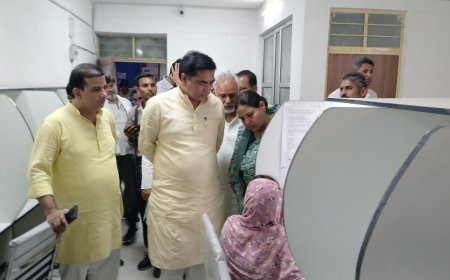 12 साल विकास के जनकल्याण के विकास प्रदर्शनी का जिला प्रभारी मंत्री ने किया अवलोकन