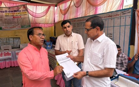 उप निदेशक, स्वायत्त शासन विभाग ने शहरी सेवा शिविर का किया औचक निरीक्षण; आवासीय पट्टे, प्रमाण-पत्र वितरित कर आमजन से किया सीधा संवाद