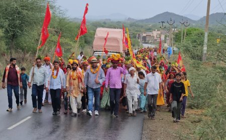 भक्ति का सैलाब: टपकती बरसात में 1100 महिलाओं ने निकाली 11 किमी लंबी कलश यात्रा