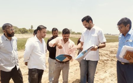 भरतपुर ड्रेनेज सिस्टम: कलेक्टर ने जांची काम की गुणवत्ता, जलकुंभी और सिल्ट हटाने के लिए अतिरिक्त मशीनें लगाने के निर्देश