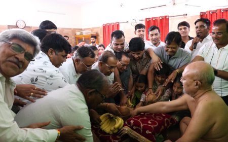 श्योपुर  समाज ने आचार्य श्री प्रज्ञा सागर जी महाराज को  किया श्रीफल भेंट