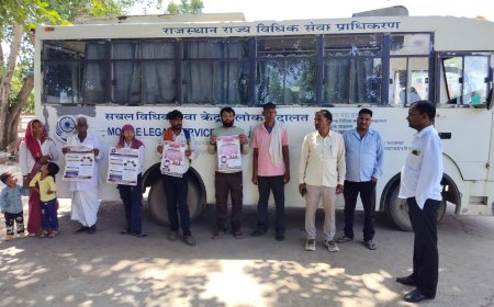 मोबाइल वैन से गांवों मे दी कानूनी जानकारी