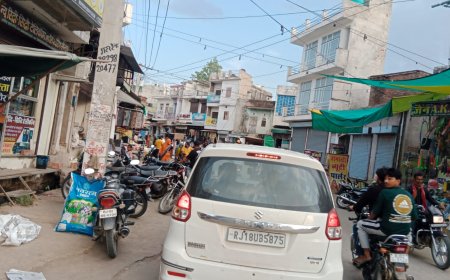 सड़क मार्ग पर अतिक्रमण दे रहा दुर्घटनाओं को निमंत्रण,चौड़ी की गई सड़क फिर हुई संकड़ी, जिम्मेदार प्रशासन के अधिकारी मौन