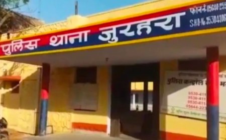 जुरहरा पुलिस ने रंगे हाथों दबोचे 6 साइबर ठग; रेलवे टिकट बुकिंग के नाम पर करते थे जालसाजी