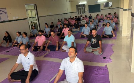 बीडीके अस्पताल में विश्व योग दिवस पर स्वास्थ्यकर्मियों  एवं नर्सिंग विद्यार्थियों ने किया योग; नशामुक्ति का लिया संकल्प