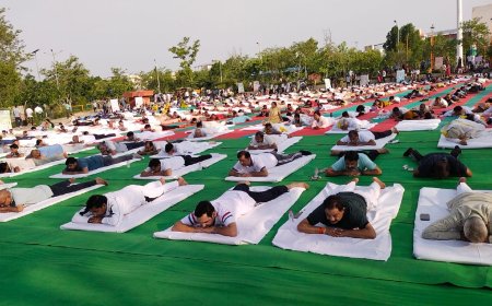 12वें अंतर्राष्ट्रीय योग दिवस पर शास्त्री पार्क में हुआ सामुहिक योगाभ्यास; हजारों नागरिकों ने भाग लेकर दिया स्वस्थ जीवन का संदेश