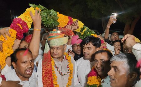 पूर्व मुख्यमंत्री गहलोत का वराडा मे सैकड़ो कार्यकर्ताओ ने किया स्वागत; पूर्व विधायक लोढ़ा के नेतृत्व मे हुआ सत्कार