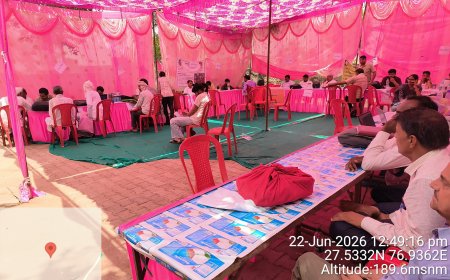 प्रशासनिक उदासीनता: अधिकारियों से सजीं कुर्सियां, फरियादी नदारद; प्रचार के अभाव में फ्लॉप हुआ नसवारी का 'ग्रामीण सेवा शिविर'