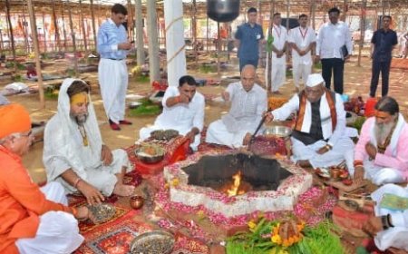 झड़ाया बालाजी धाम में उमड़ा आस्था का सैलाब, राज्यपाल हरिभाऊ बागड़े ने श्रीराम महायज्ञ में दी आहुति; श्रीराम का जीवन लोककल्याण को समर्पित' - राज्यपाल