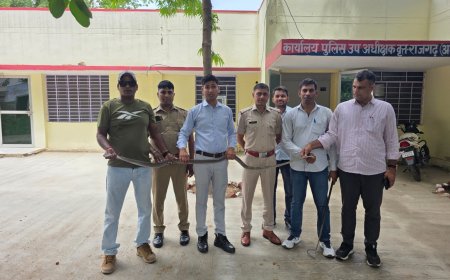 पुलिस उपाधीक्षक कार्यालय मे निकला नाग रेस्क्यू कर वाटिका मे छोडा
