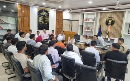 जिला कलेक्टर ने ली शांति समिति की बैठक, सौहार्दपूर्ण माहौल बनाए रखने पर दिया जोर
