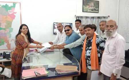बढ़ती महंगाई बेरोजगारी, भ्रष्टाचार के विरोध में रैली के साथ दिया ज्ञापन