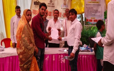 बयाना के सीदपुर में मुख्यमंत्री मंगला पशु बीमा योजना के तहत भूरी को मिली बीमा पॉलिसी
