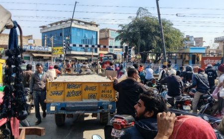 खैरथल में 'साइलेंट किलर' बना रेलवे फाटक: हर 15 मिनट में लग रहा जाम, जहरीली हवा में सांस लेने को मजबूर शहरवासी