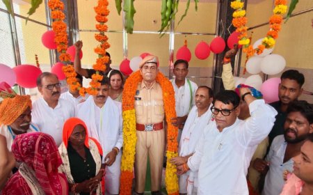 सलेमपुर थाना में अमर शहीद अतर सिंह जाटव की प्रतिमा का टीकाराम जूली सहित अतिथियों ने किया अनावरण, परिजनों का हुआ सम्मान