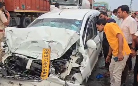 खाटू श्याम जी से लौट रहे परिवार की कार को ट्रक ने मारी टक्कर, दो बच्चों समेत 8 घायल