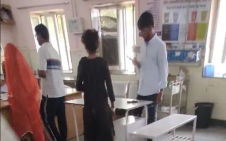 सील के फेर में 'बीमार' हुई अस्पताल की व्यवस्था, बिना मोहर लैब वाले नहीं लेते सैंपल, चक्कर काट रहे परिजन