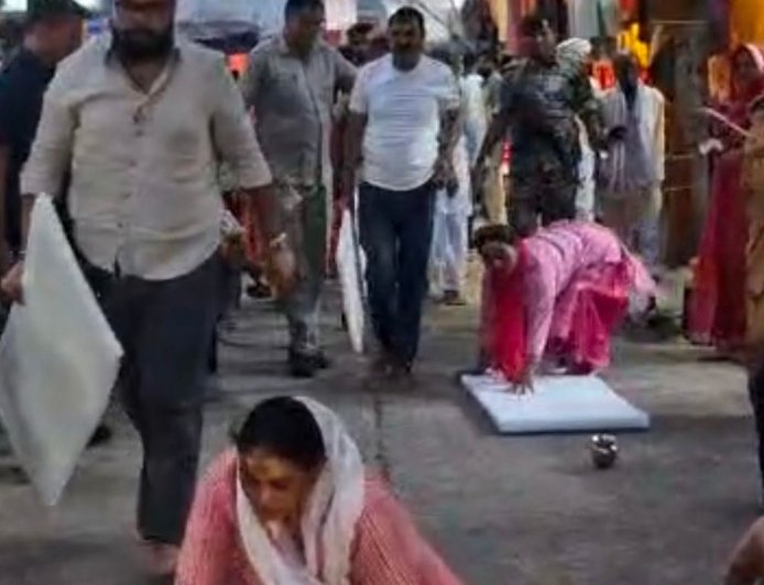 धार्मिक आस्था और समर्पण: मुख्यमंत्री भजनलाल शर्मा के परिवार ने शुरू की गोवर्धन की 'सप्तकोशीय दंडोति परिक्रमा'