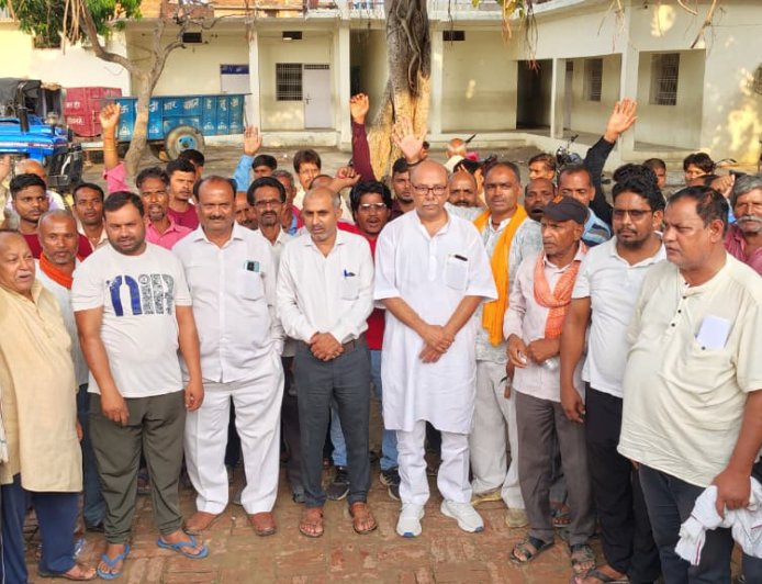 चौपाल में उमड़ा जनसमर्थन, अजय कुमार सिंह ‘टप्पू’ को विधानसभा भेजने का लिया संकल्प