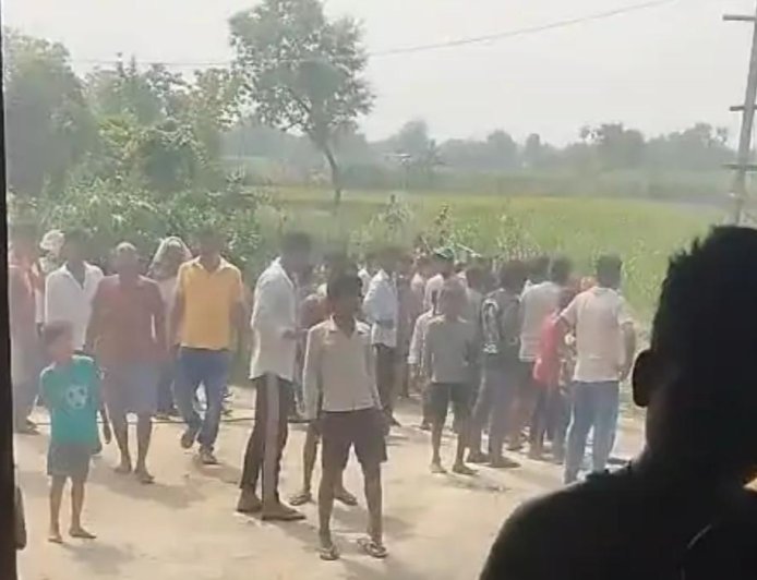 कुशीनगर में जर्जर ट्रांसफार्मर ब्लास्ट: मां-बेटे समेत चार लोग झुलसे, लापरवाही पर जेई निलंबित;  शिकायतों के बावजूद नहीं बदला गया खराब ट्रांसफार्मर