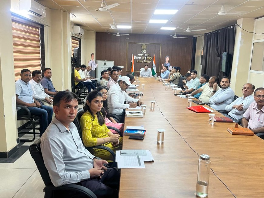जिला कलेक्टर ने कि विभिन्न योजनाओं एवं अभियानों की प्रगति की समीक्षा