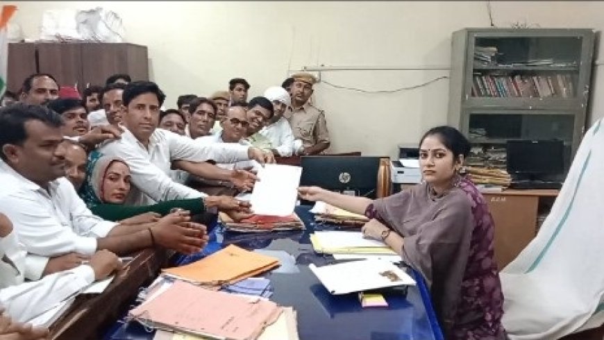 नीट परीक्षा में धांधली व बढ़ती महंगाई को लेकर कांग्रेस का उपखंड कार्यालय के सामने प्रदर्शन;  उपखंड अधिकारी को सोपा ज्ञापन