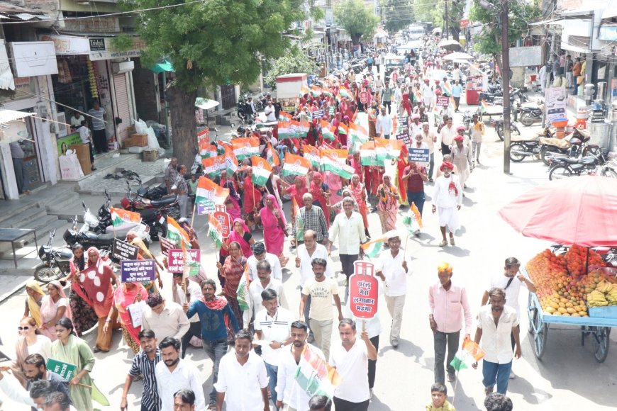 नीट पेपर लीक, बेलगाम महंगाई और बिजली-पानी संकट के खिलाफ कांग्रेस का 'हल्ला बोल'; बैलगाड़ी और ऊंटगाड़ी पर अनोखा प्रदर्शन, राष्ट्रपति व जिला कलेक्टर के नाम सौंपे ज्ञापन