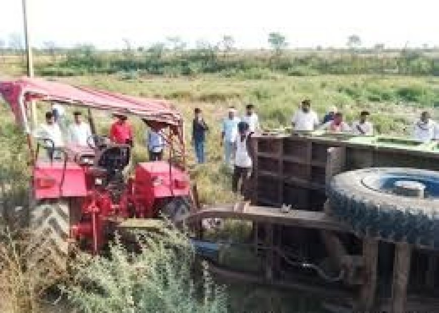 सड़क दुर्घटना में ट्रैक्टर चालक की मृत्यु: भैंस को बचाने के प्रयास में पलटी ट्रैक्टर-ट्रॉली, मलबे में दबने से चालक ने गंवाई जान