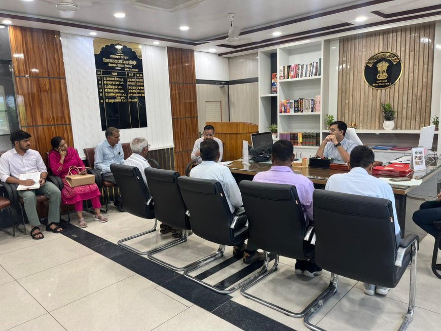 मतदाता जागरूकता गतिविधियों के समयबद्ध आयोजन को लेकर जिला कलेक्टर ने ली बैठक; अनुपस्थित ब्लॉक स्वीप कोऑर्डिनेटर को 'कारण बताओ नोटिस' जारी।