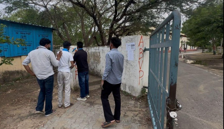 अलवर के RR कॉलेज में दीवारों पर राजनीतिक संदेश लिखने को लेकर NSUI आक्रोशित; प्रशासन को उग्र आंदोलन की चेतावनी, बोले- "शिक्षा के मंदिर को राजनीति का अखाड़ा नहीं बनने देंगे"