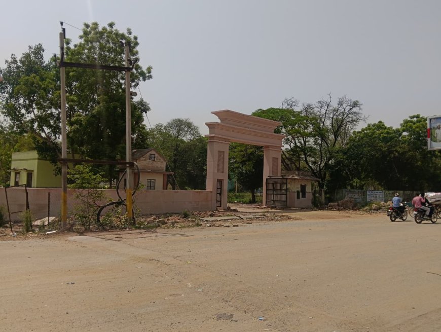 मंडी के बाईपास गेट का निर्माण एक साल बाद भी अधूरा, सुरक्षा पर सवाल