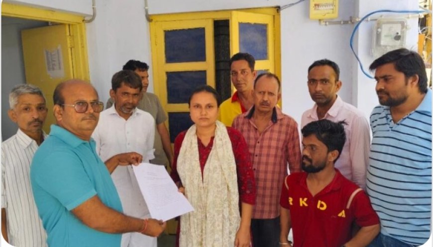 तखतगढ़ के वार्ड 6 और 7 में विद्युत व्यवस्था बदहाल, 170-180 लो-वोल्टेज से आमजन बेहाल; सहायक अभियंता को सौंपा ज्ञापन