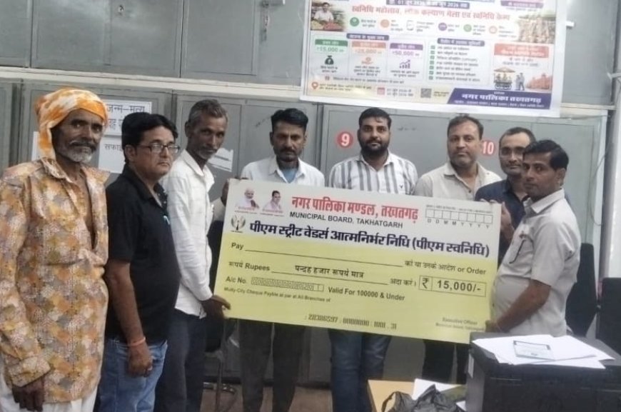 स्वनिधि महोत्सव शिविर में 12 स्ट्रीट वेंडर्स को मिला संबल, मौके पर स्वीकृत हुए ₹15-15 हजार के ऋण
