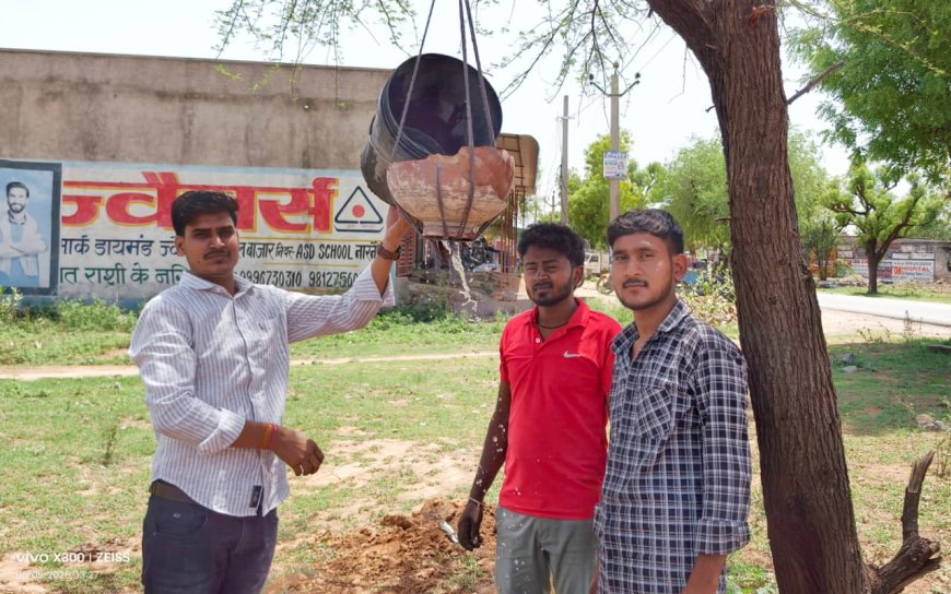 विश्व पर्यावरण दिवस पर यज्ञ सेवा समिति ने लगाए परिंडे, बेजुबान पक्षियों के लिए पानी का लिया संकल्प