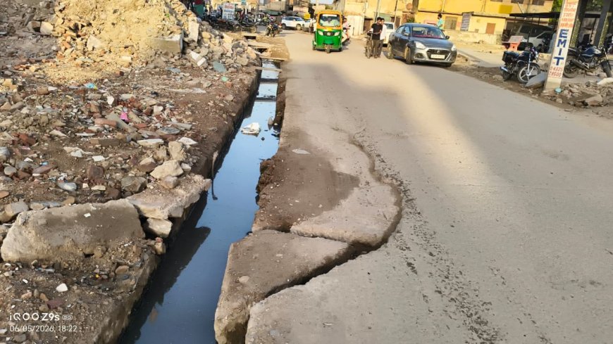 लक्ष्मणगढ़ में सड़क धंसने से वाहन चालकों को हो रही परेशानी, मंडराया बड़े हादसे का खतरा