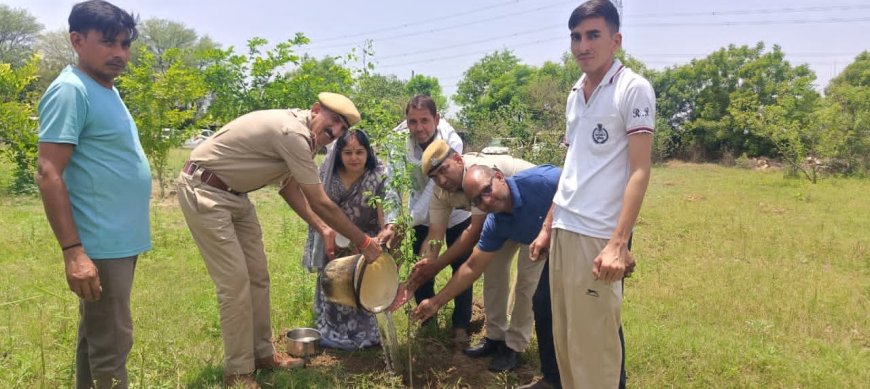 थाना बानसूर परिसर में हुआ वृहद् पौधरोपण; "एक पेड़ मां के नाम" अभियान के तहत दिया हरियाली संवर्धन का प्रेरक संदेश