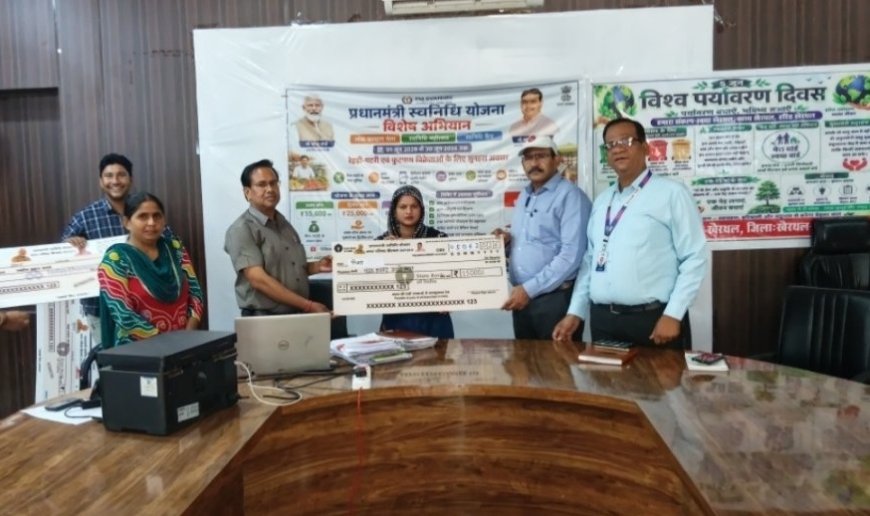 खैरथल में स्वनिधि महोत्सव शिविरः  8 लाभार्थियों को मिले ₹15-15 हजार के ऋण
