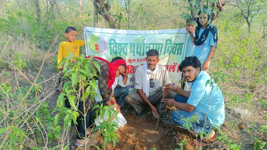 विश्व पर्यावरण दिवस: हरियाली बाबा और बच्चों ने मिलकर रोपे नीम के पौधे, सुरक्षित प्रकृति का दिया संदेश