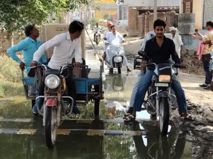 मोहम्मदपुर मार्ग पर कीचड़ व जलभराव से आक्रोशित ग्रामीणों का प्रदर्शन; समाधान न होने पर 3 दिन में चक्काजाम की चेतावनी