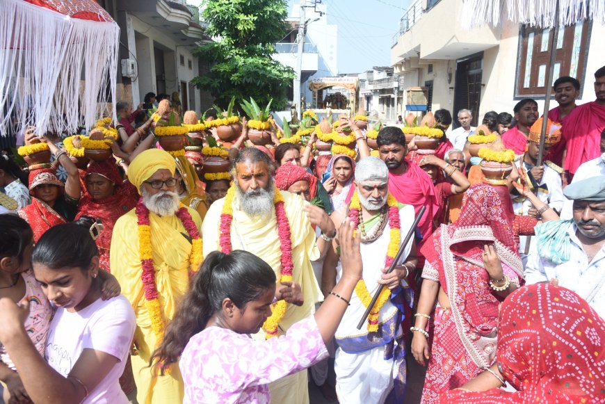 भीलवाड़ा में गूंजे भगवान के जयकारे: हनुमान टेकरी आश्रम पर भव्य कलश यात्रा के साथ सप्त दिवसीय श्री विष्णु लक्ष्मी महायज्ञ का ऐतिहासिक आगाज