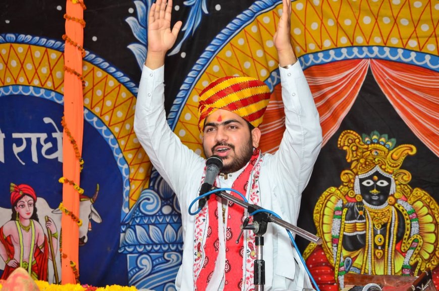 महुवा: भागवत कथा में उमड़ा जनसैलाब, कृष्ण जन्म और हिरण्यकशिपु वध के प्रसंग पर झूमे श्रद्धालु